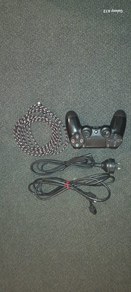 PS4 CONSOLE 500GB + CONTROLLER & CABLES Carousel 3