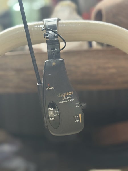 Retro headphones Carousel 3
