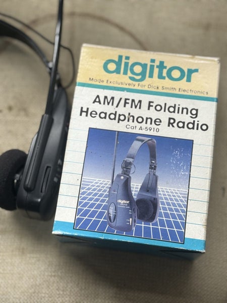 Retro headphones Carousel 1