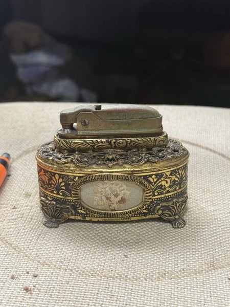 1955 Dressing table lighter Carousel 1