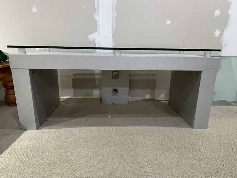 Modern and Sturdy Glass TV table / Coffee Table Carousel 2