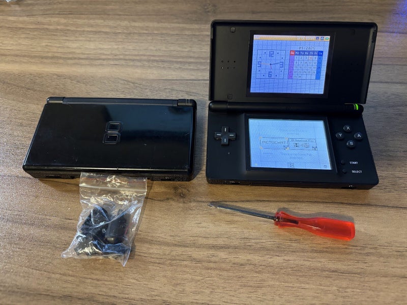Nintendo DS lite Carousel 1