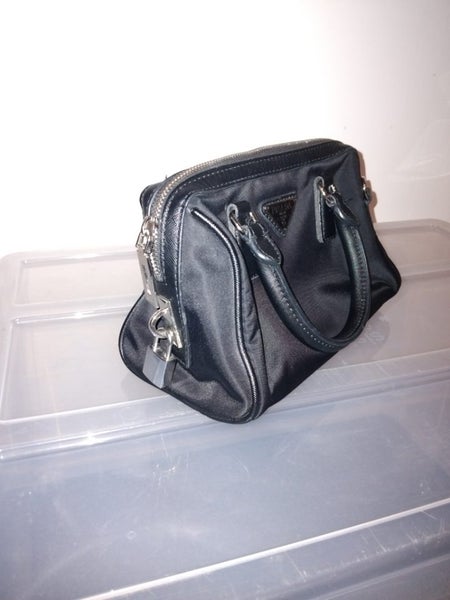 Prada Nylon Saffiano Re-edition 2005 (no crossbody strap)63617778384897112