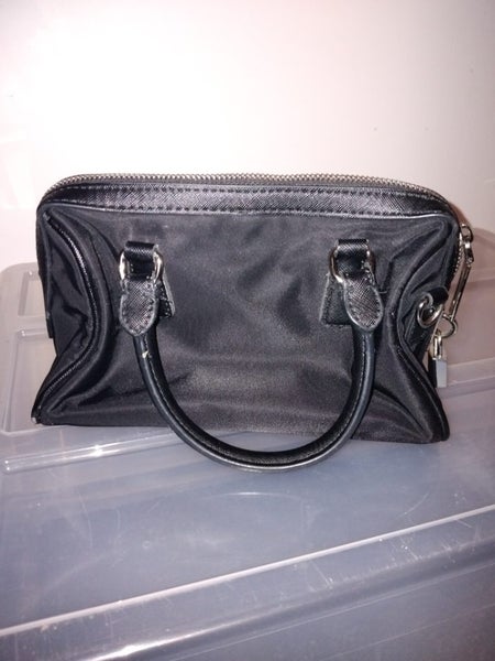 Prada Nylon Saffiano Re-edition 2005 (no crossbody strap)63617778384897113