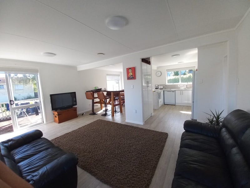 Welcome Bay, 3 bedrooms63617781464449112
