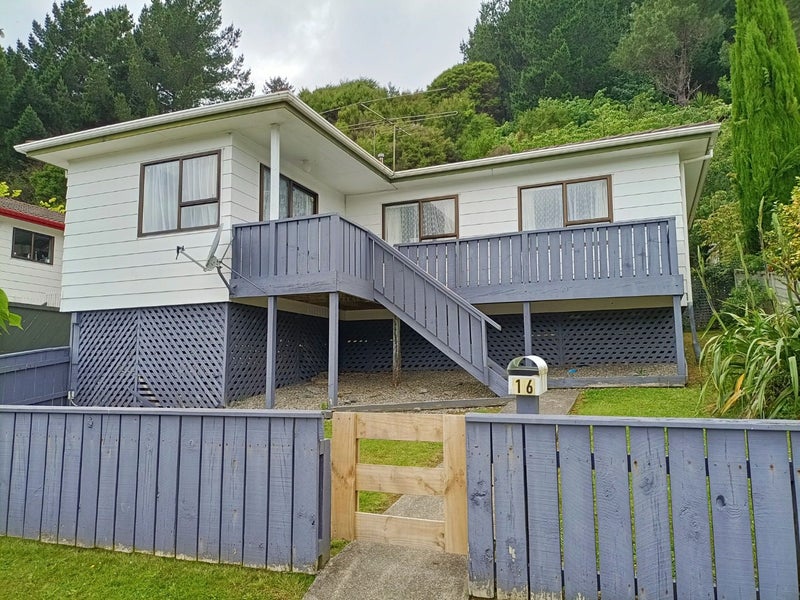 Wainuiomata, 3 bedrooms636185137209611122