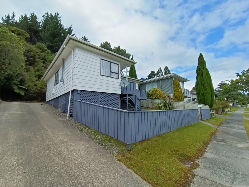 Wainuiomata, 3 bedrooms63618513720961111