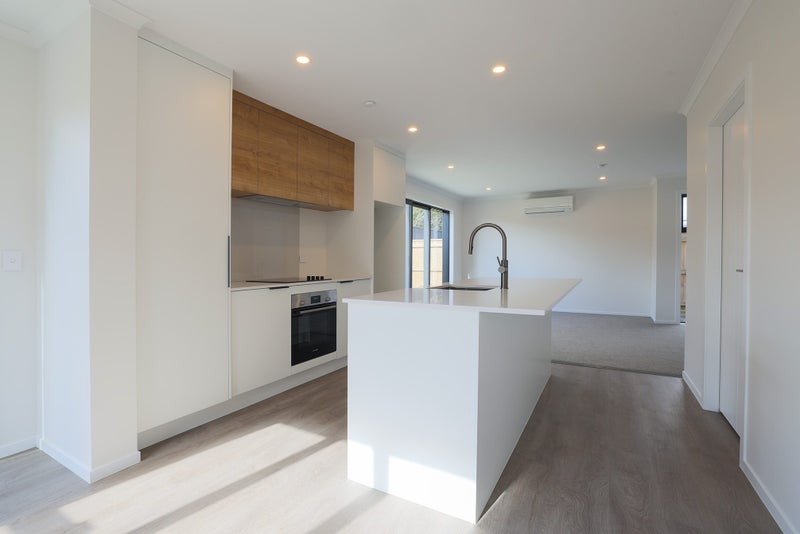 Image 2 of 11