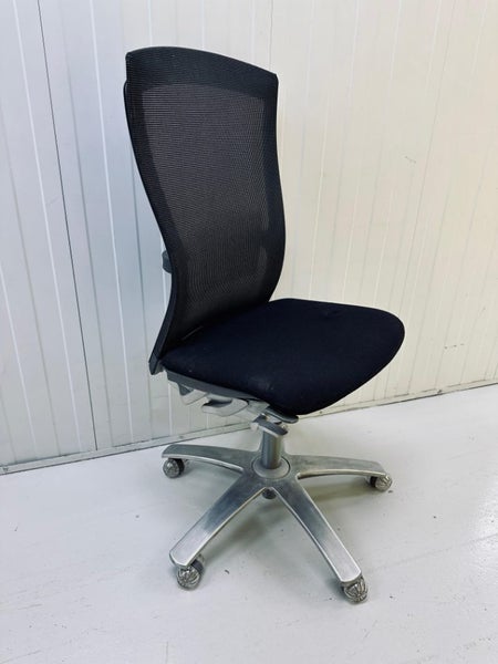 Formway Life chair Carousel 1