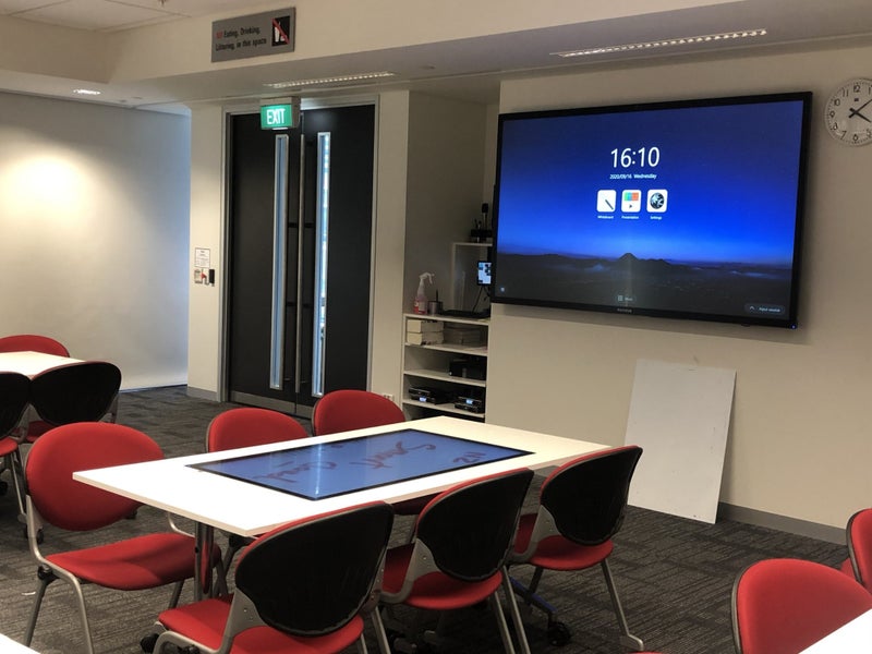 43” Interactive Panel (Capacitance touch screen) Carousel 1
