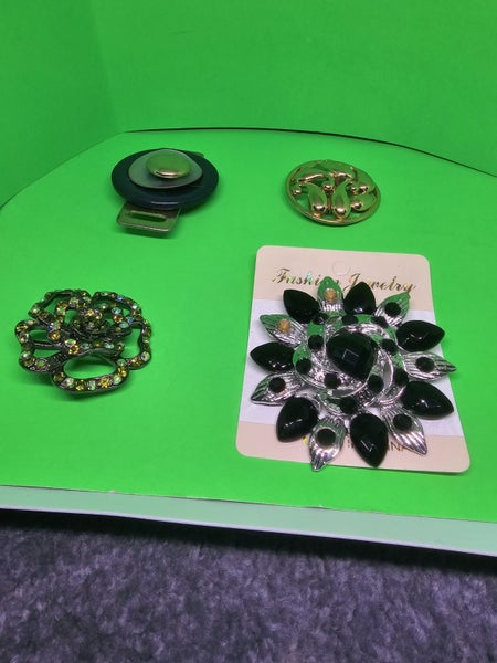 4 BROOCHES SEE PHOTOGRAPH AND DETAILS Carousel 2
