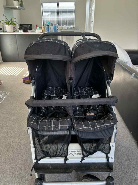 Mountain Buggy Duet Carousel 2