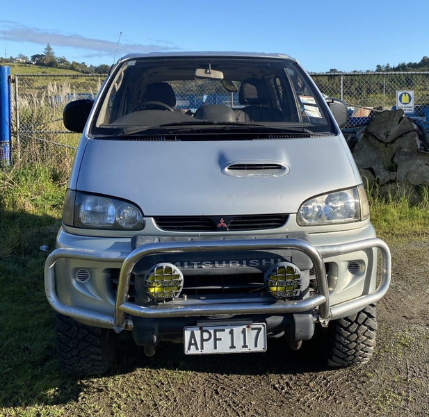 1994 Mitsubishi Delica Spacegear63619678796546114
