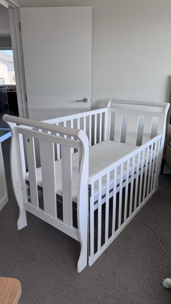 Baby bed Cot with Mattress Carousel 1