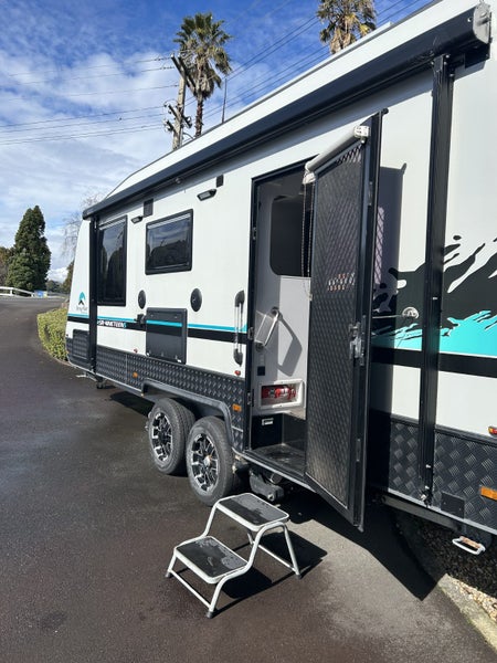 Snowy River Caravan63619938328706111
