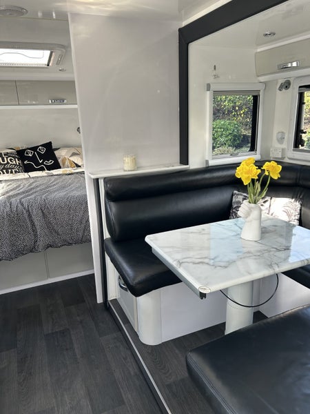 Snowy River Caravan63619938328706113