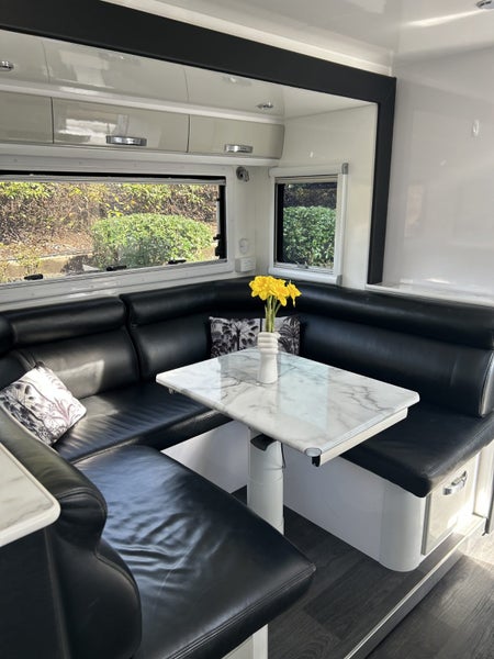 Snowy River Caravan63619938328706114