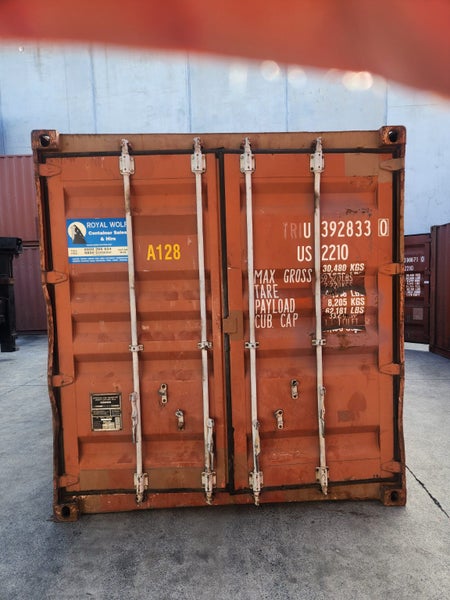$1 Reserve – Used 20ft Shipping Container with 1 minor hole – AUCKLAND63620116858370111