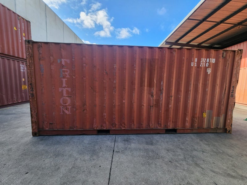 $1 Reserve – Used 20ft Shipping Container with 1 minor hole – AUCKLAND63620116858370112