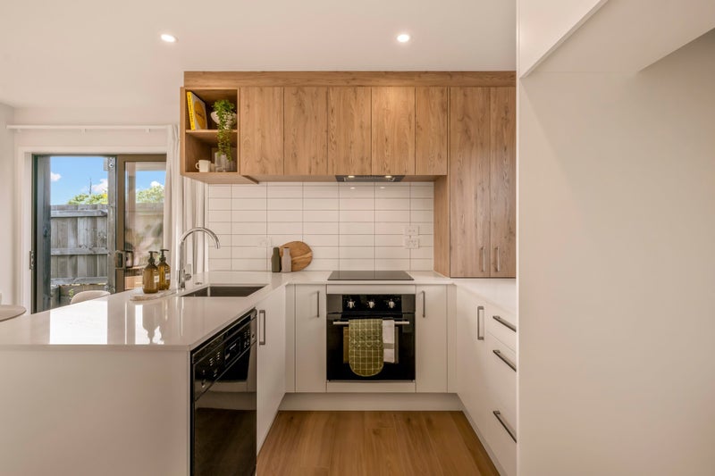 Modern, Brand New Living in Massey63620206208259114