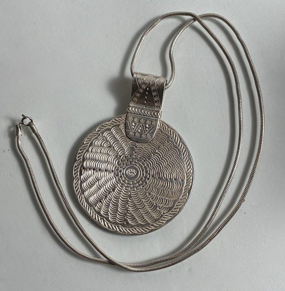 Vintage Large Sterling Silver Egyptian Siwa Disk Pendant & Sterling Snake Chain Carousel 2