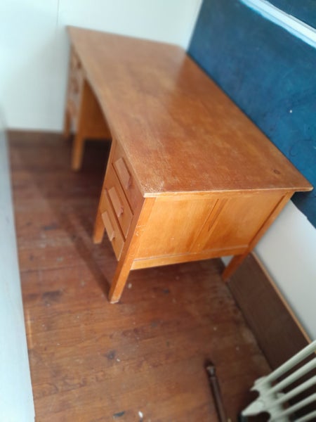 Wooden Desk Carousel 1