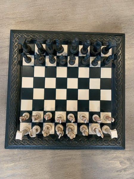 Chess set (collectable)63622094340227111