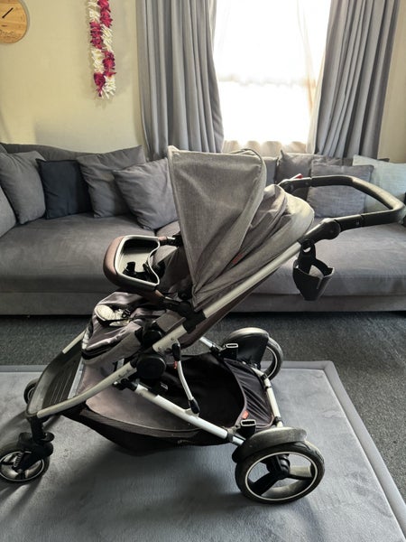 Phil & Teds pram with Maxi Cosi capsule64019081199361114