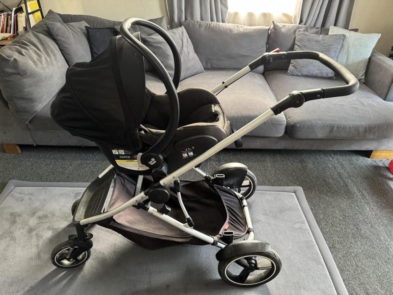 Phil & Teds pram with Maxi Cosi capsule64019081199361112
