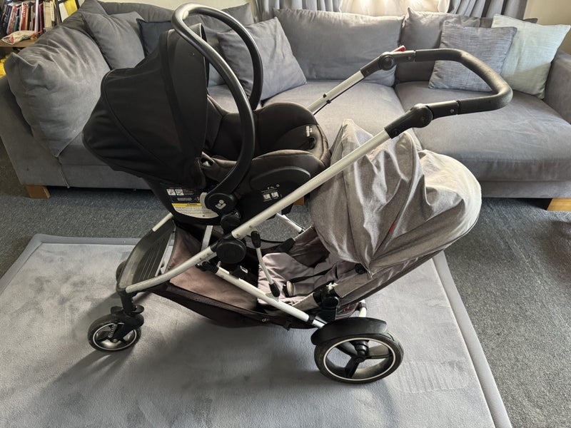Phil & Teds pram with Maxi Cosi capsule64019081199361113