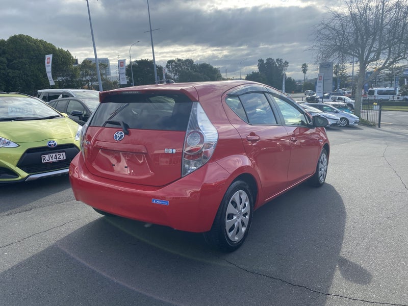 2014 Toyota Aqua 1.5 Hybrid S63622579288322111