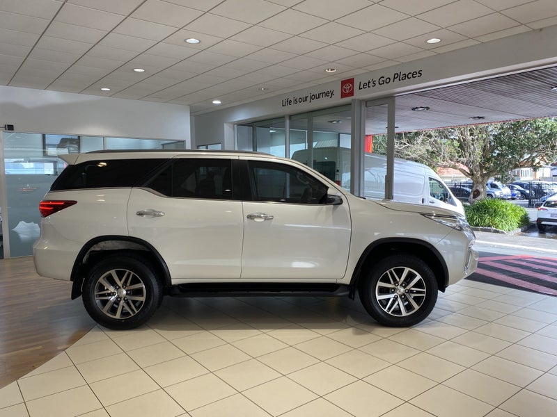 2019 Toyota Fortuner 4WD LIMITED 2.8DT SUV/5 6A...63623328592131112