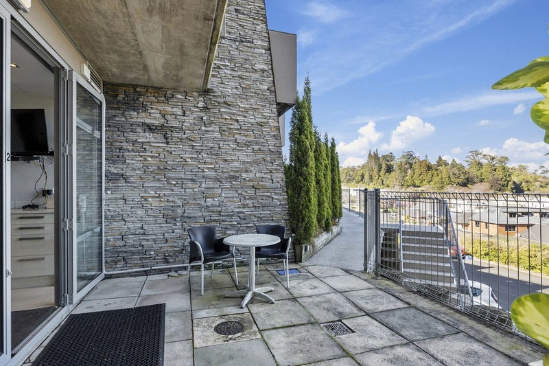 End Unit Advantage - Vacant Soon63623501943939112