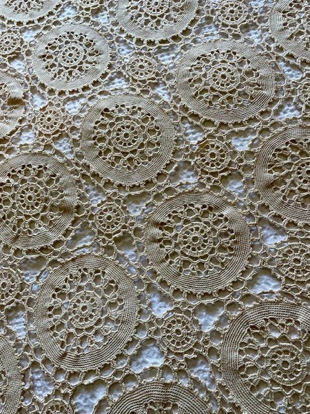 A lovely UNUSED hand crocheted ecru vintage Tablecloth Carousel 5