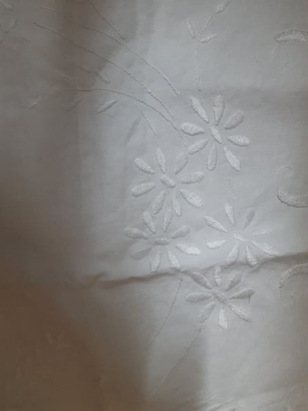 Beautiful vintage embroidered white cotton table doily Carousel 2