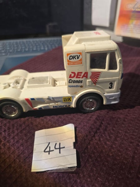 Hornby CASTROL & STARCO Racing Trucks and ScalextricBP & DEA Cronos Trucks, Carousel 8