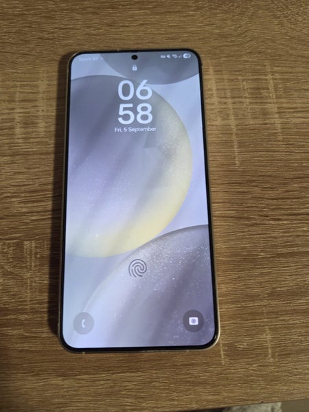 Samsung Galaxy S24 – Pristine Condition – Negotiable Price63624971045763111