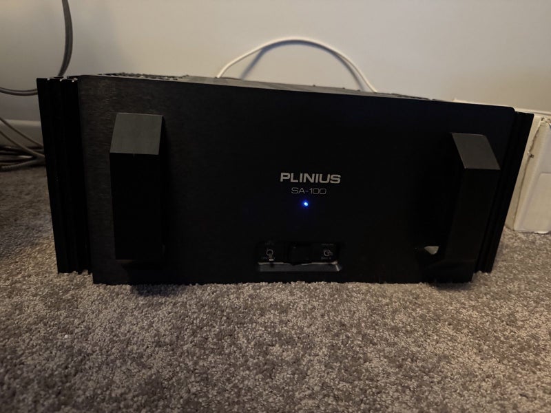 Plinius SA100mkII Class A Power Amp Carousel 1