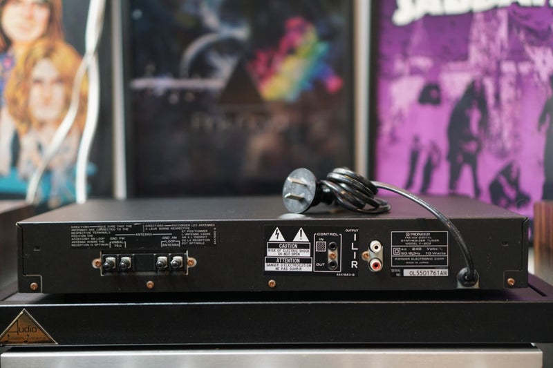 Pioneer F-202 Stereo AM/FM Tuner with Excellent Reception Carousel 7
