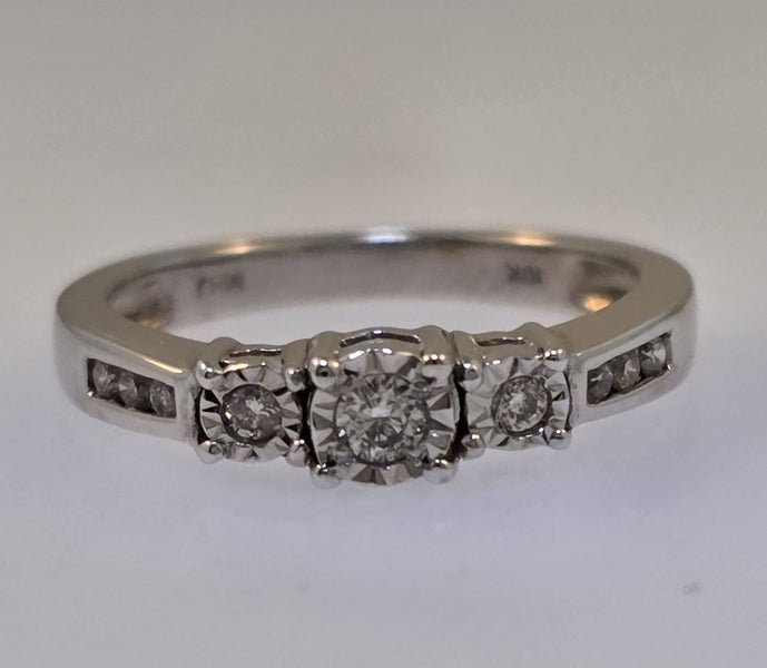 Modern 3 Stone Diamond Ring + Valuation Carousel 2