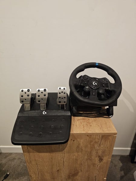 Logitech G923 Raching Wheel and Pedals Carousel 1