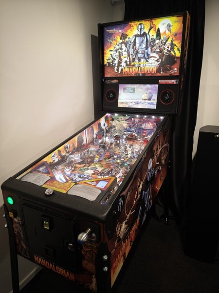 Mandalorian Pinball Machine Carousel 1