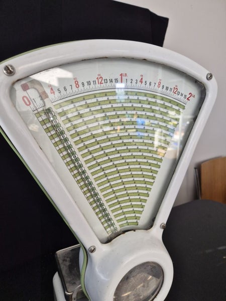 Enameled Shop counter scale (Dimock) Carousel 2