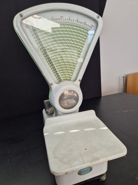 Enameled Shop counter scale (Dimock) Carousel 1