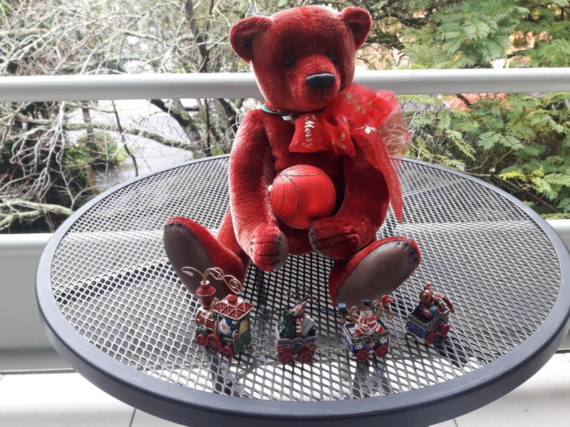 VIKTOR 1/1, DANNY 1/1, CROCODILE DUNBAR LTD EDITION (3 AWARD WINNING TEDDY BEARS Carousel 2