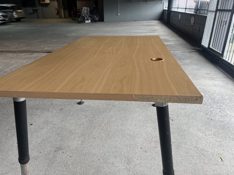 Desk - 1400 x 800 Carousel 2