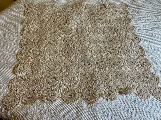 A lovely UNUSED hand crocheted ecru vintage Tablecloth Carousel 4
