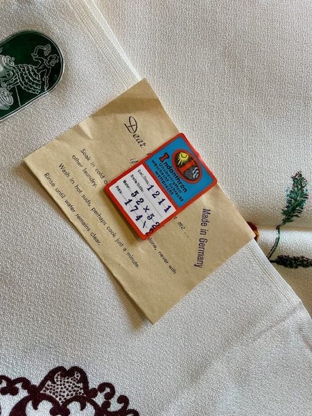 A fabulous German made Tablecloth & 4 matching serviettes (new, but Vintage) Carousel 9