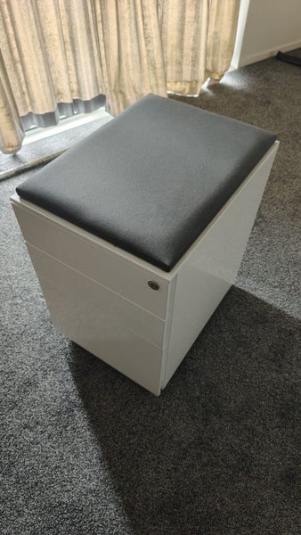 office mobile drawers with cusion Carousel 1