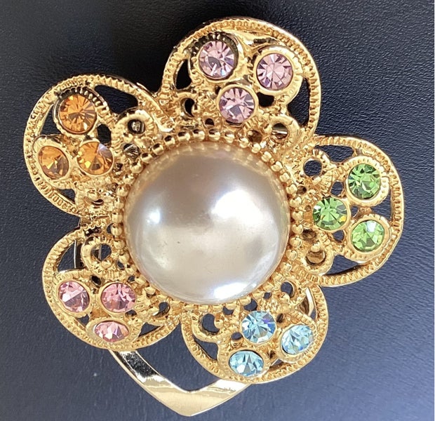 Fabulous faux pearl scarf clip Carousel 1